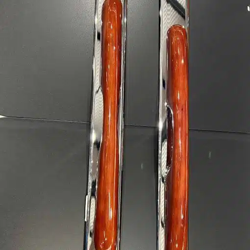 Peterbilt 2002+ Wood Armrest with Chrome Window Sill - Image 3