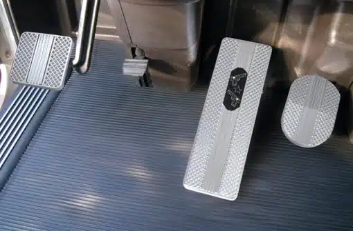 Kenworth 2007+ Classic Diamond Fine-Cut Billet Pedal Set - Image 5