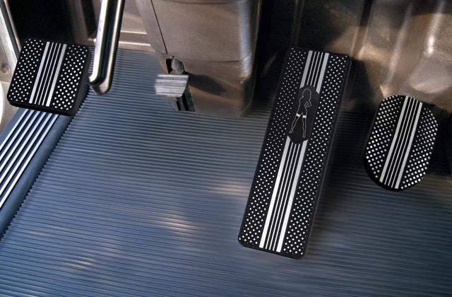 Kenworth 2007+ Classic Black Diamond Fine-Cut Billet Pedal Set - Image 5