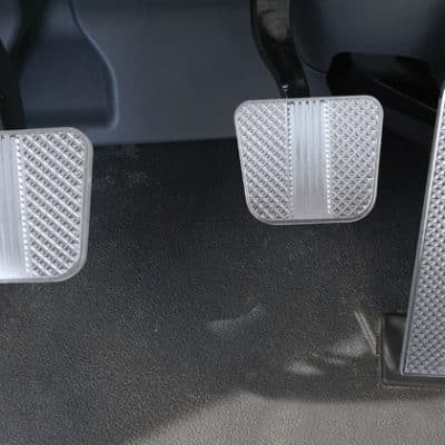 Kenworth T680 & T880 Classic Diamond Fine-Cut Billet Pedal Set