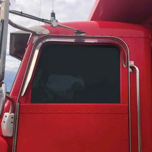 Peterbilt 2005+ Vent Shade