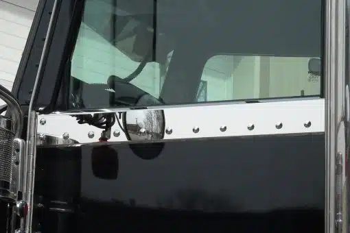Peterbilt 2006+ Under Window Door Trim