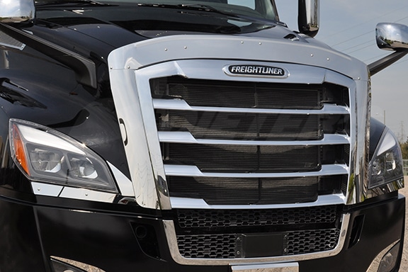 Freightliner Cascadia 18 Grill Surround » 75 Chrome Shop
